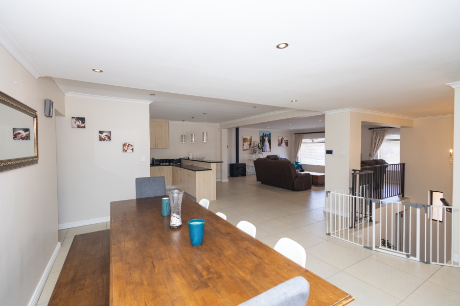 4 Bedroom Property for Sale in Flamingo Vlei Western Cape